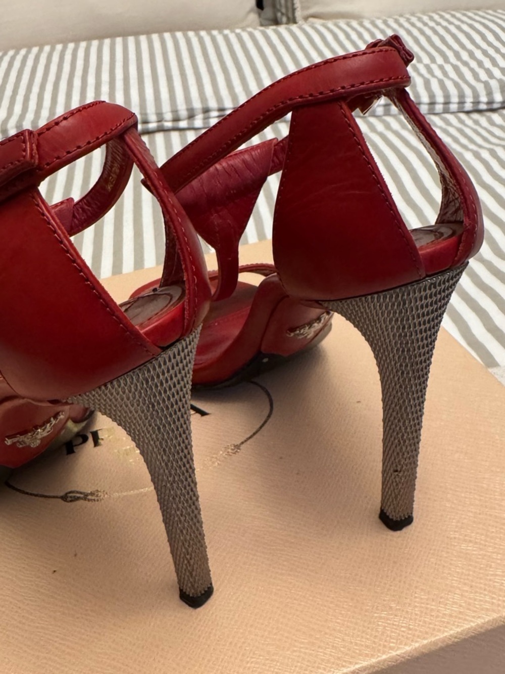 Prada Leather T-strap Sandals in Good condition - Picture 2 of 9